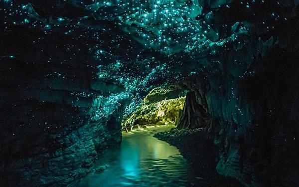 逃离废弃的建筑